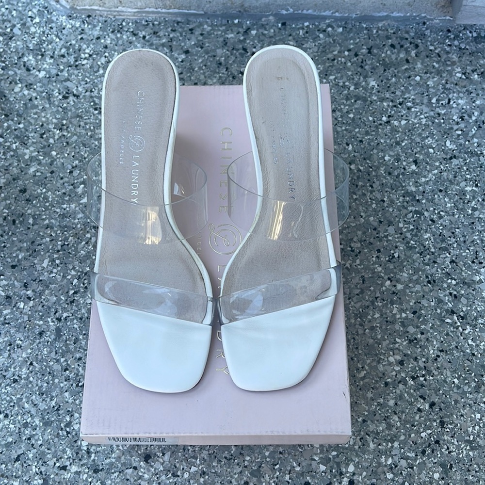Clear strap wedge